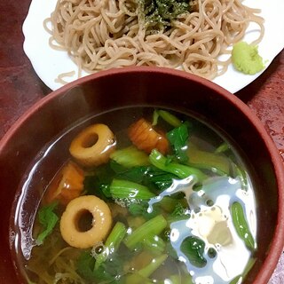 メカブと竹輪と小松菜の漬け汁で盛り蕎麦。